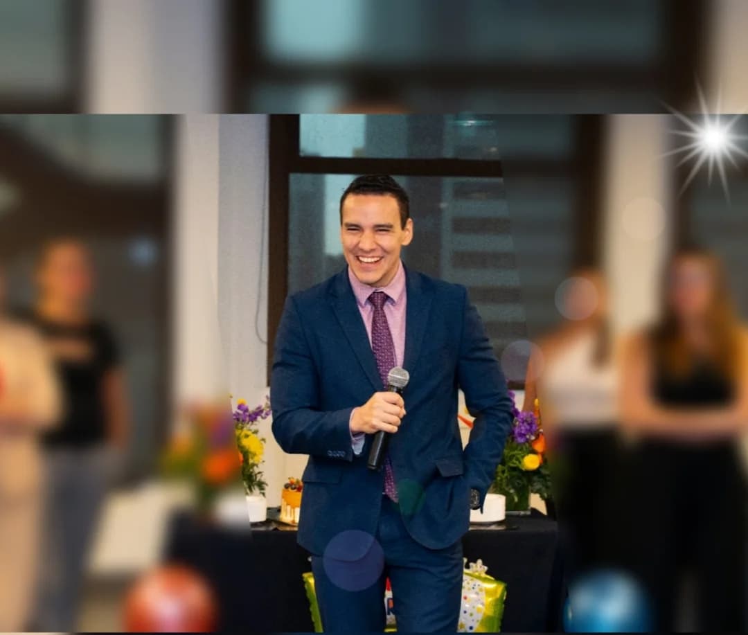 Presentando en evento corporativo